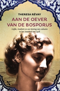 Boek Aan de oever van Bosporus van schrijver Theresa Revay