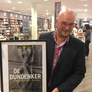 <em>De dundenker</em> besproken in <em>Nieuwsshow</em> op Radio 1