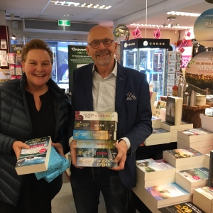 700ste exemplaar van Lucinda Riley verkocht in Boekhandel Jaspers